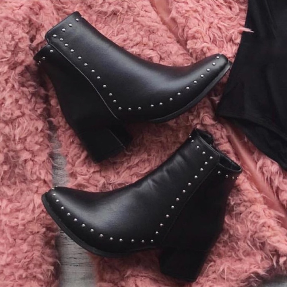 ❤️ Black studded leather block heel booties 1 LEFT - Picture 2 of 8